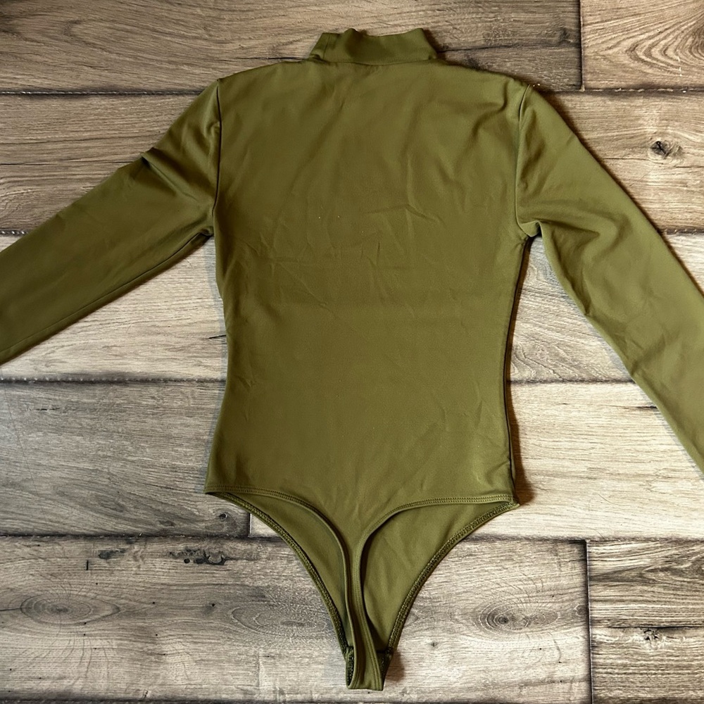 Babaton contour mock neck bodysuit - Picture 2 of 4